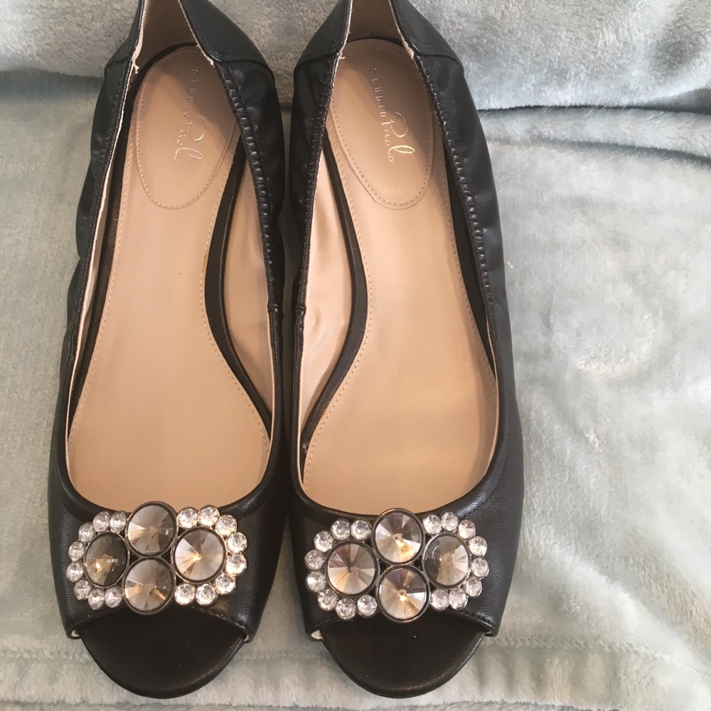 Studio Paola Women’s small wedge shoes - size 11
